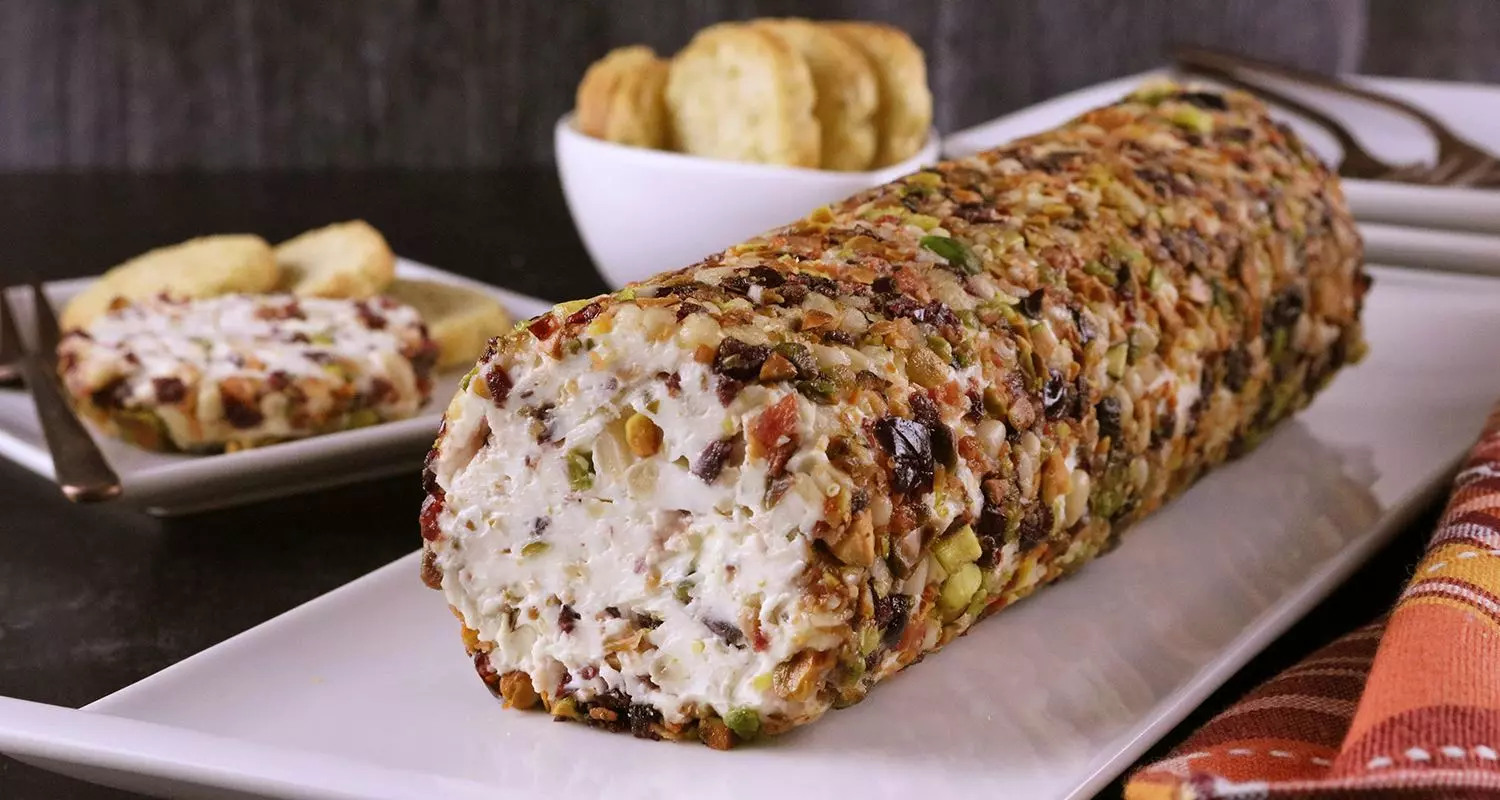 Rollo de Queso Crema, Blue Cheese y Frutos Secos por Chef Cielito Rosado