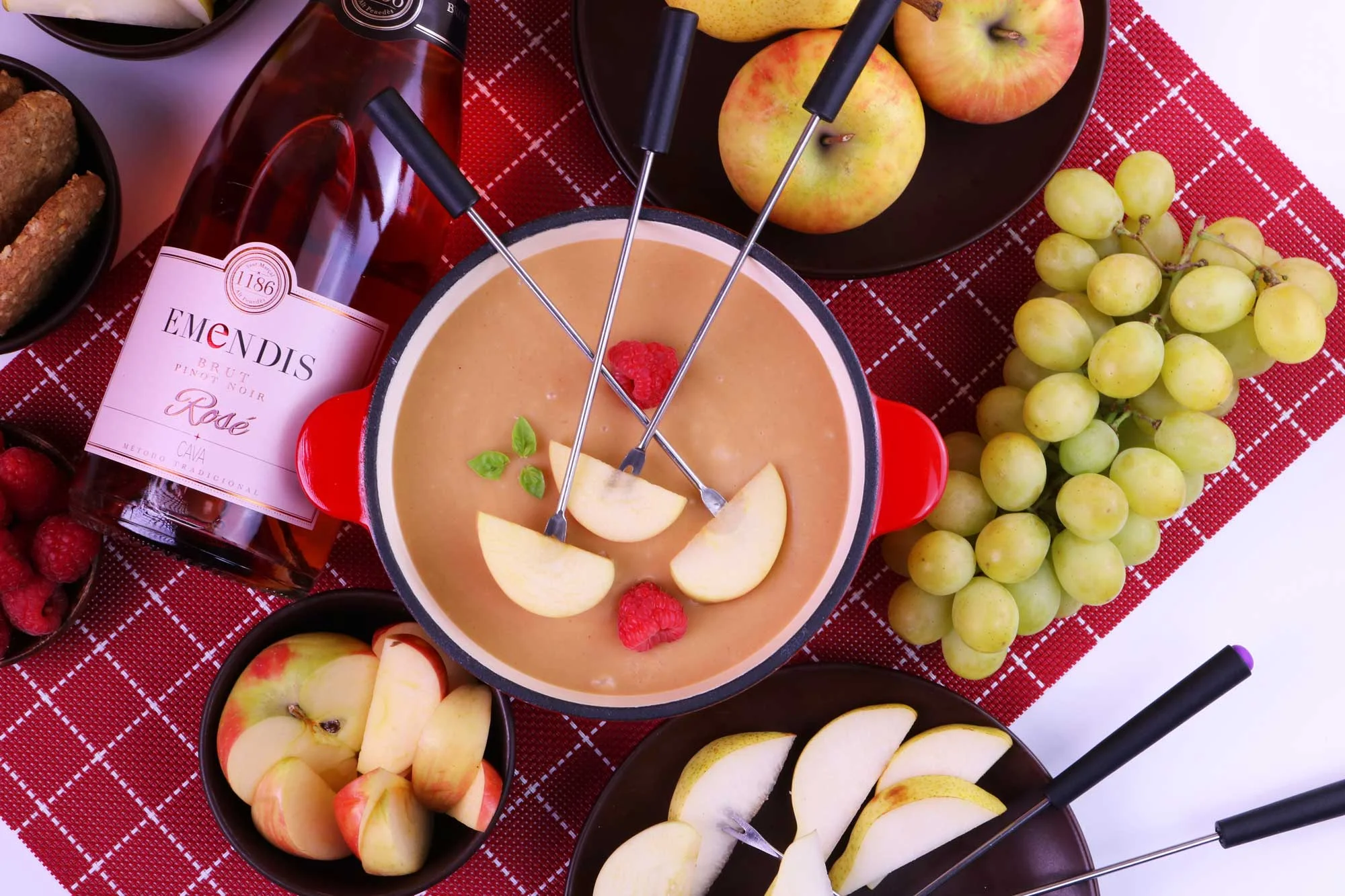 Fondue de Maní Choco-Dulzón por Chef Cielito Rosado